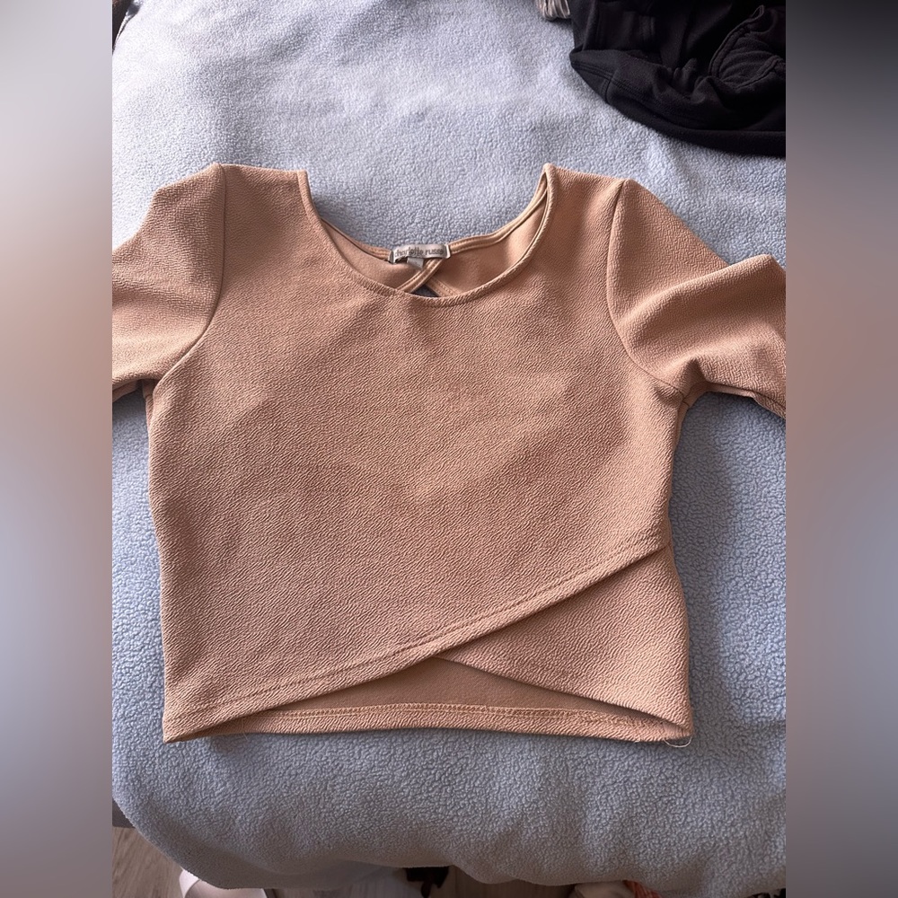 Small cropped shirt